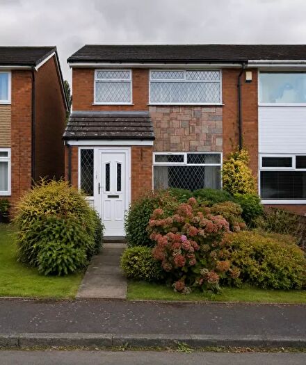 3 Bedroom Semi-Detached House For Sale In Harwood Vale, Bolton, BL2