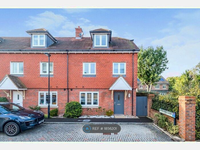 4 Bedroom End Of Terrace House To Rent In Raynham Close, Guildford, GU4