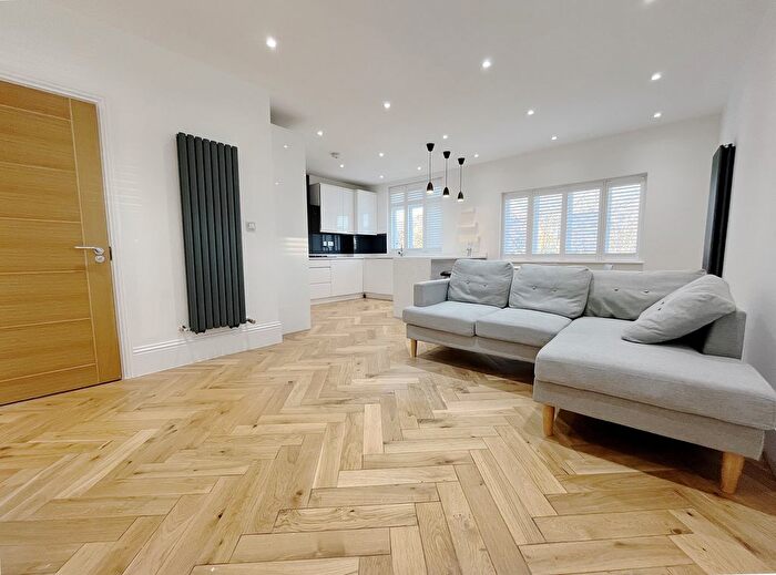 2 Bedroom Flat To Rent In Horn Lane, London, W3