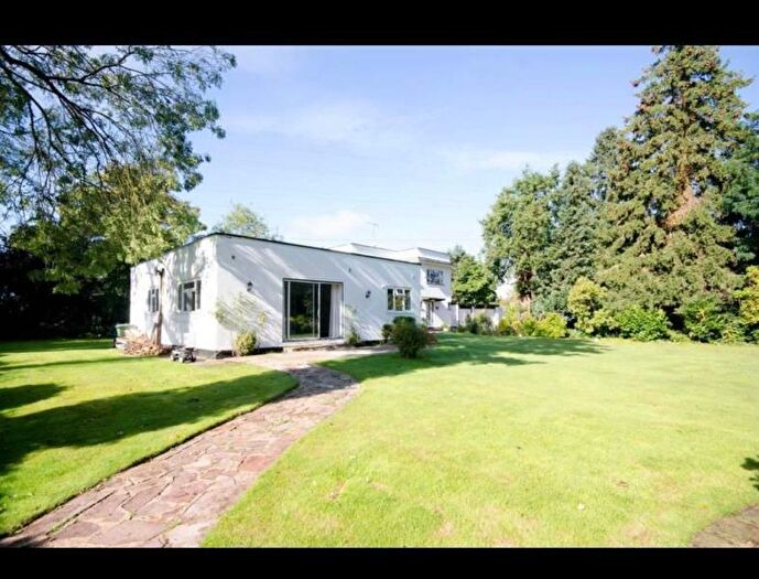 2 Bedroom Apartment To Rent In Nugents Park, HA5