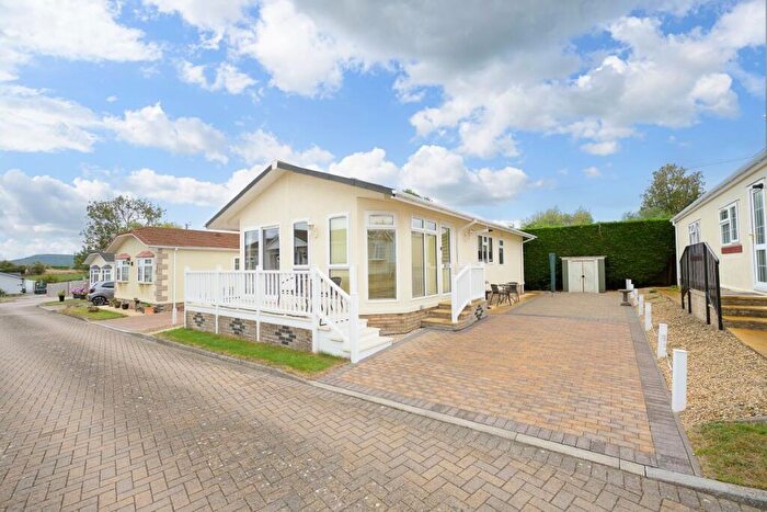 2 Bedroom Park Home For Sale In Yew Tree Park, Peterstow, Ross-on-Wye, HR9