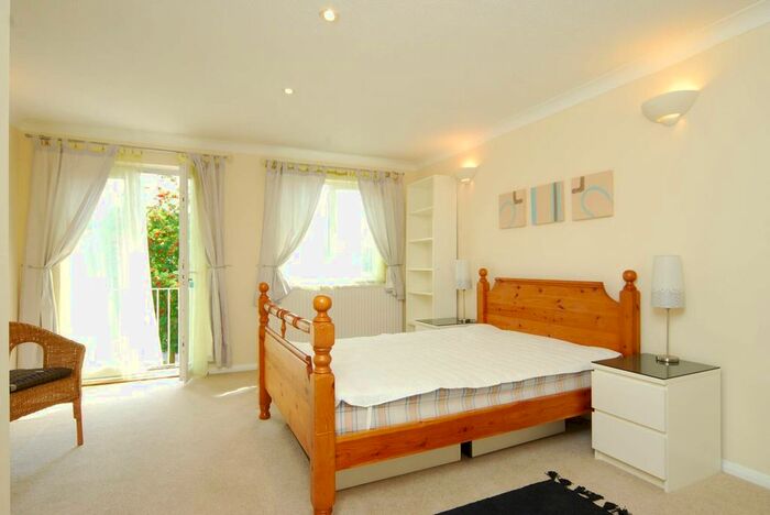 4 Bedroom Property To Rent In Almond Avenue, Ealing, London, W5