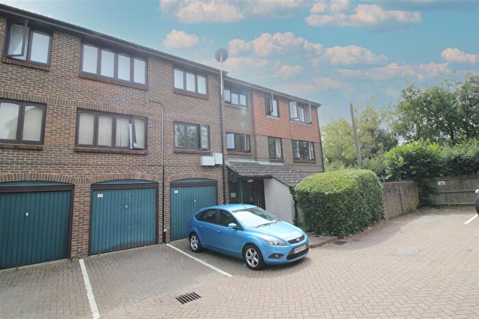 1 Bedroom Flat To Rent In Connaught Gardens, Crawley, West Sussex., RH10