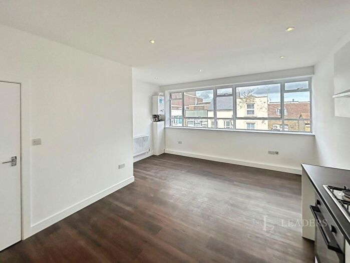 1 Bedroom House To Rent In High Street, Sittingbourne, Kent, ME10