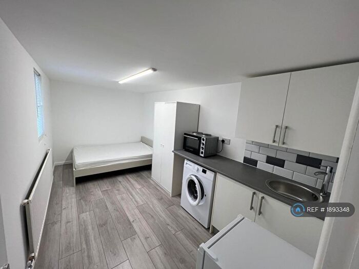 Studio To Rent In High Barnet, Barnet, EN5