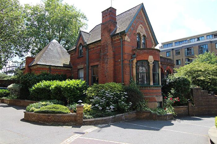 2 Bedroom Flat For Sale In Moreland Cottages, Bow Quarter, London, E3