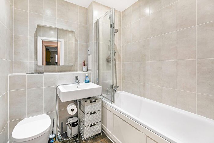 2 Bedroom Flat For Sale In Charrington Place, St Albans, AL1