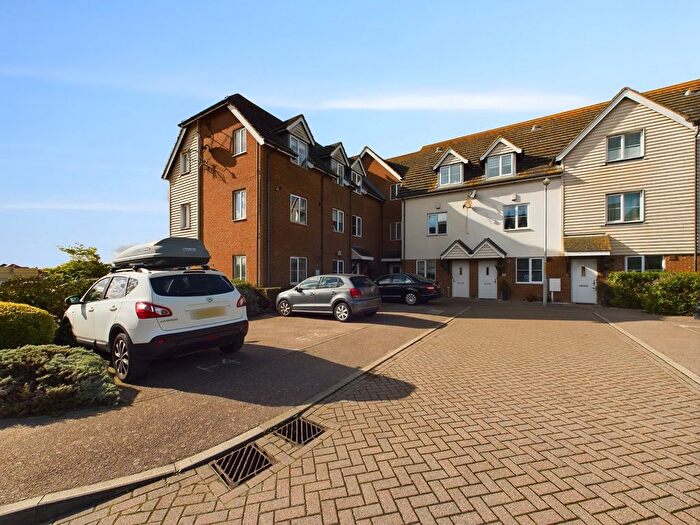 2 Bedroom Flat For Sale In Saddlers Mews, Ramsgate, CT12