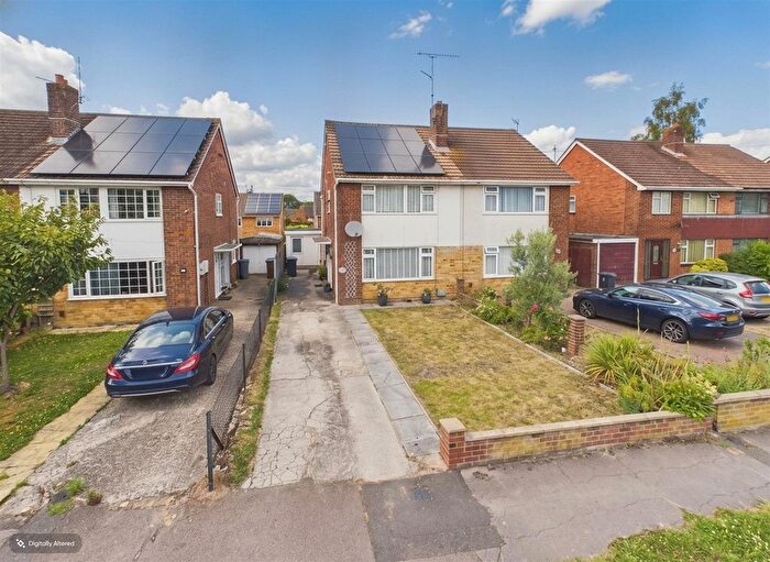4 Bedroom Semi-Detached House For Sale In Underwood Road, Reading, RG30