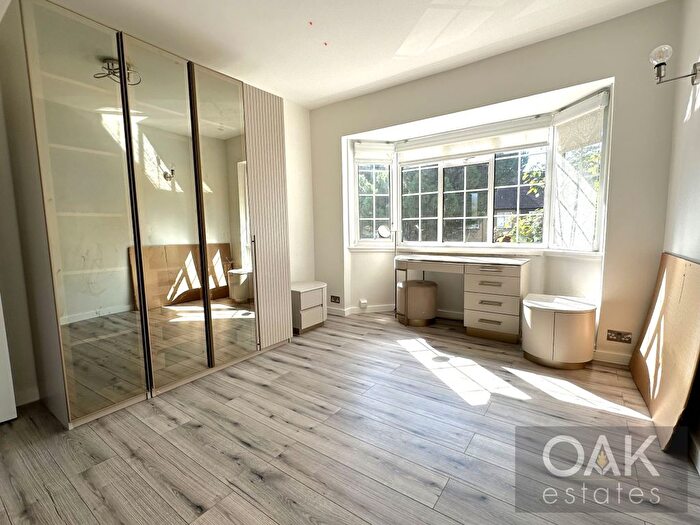 3 Bedroom Maisonette To Rent In Beresford Gardens, Enfield, EN1