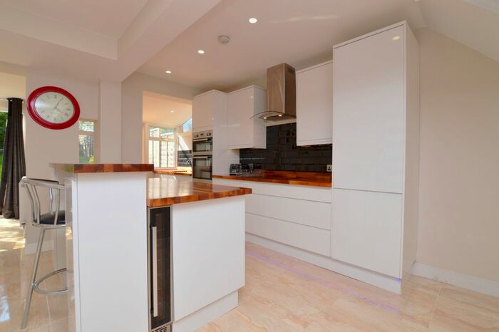 3 Bedroom Terraced House To Rent In Ridgeway Drive, Bromley, BR1