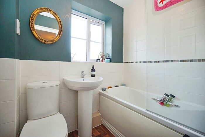 3 Bedroom End Of Terrace House For Sale In Mills Drive, Wellington, Somerset, TA21