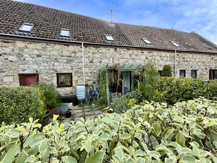 2 Bedroom Barn Conversion For Sale In Freshwater, Isle Of Wight, PO40