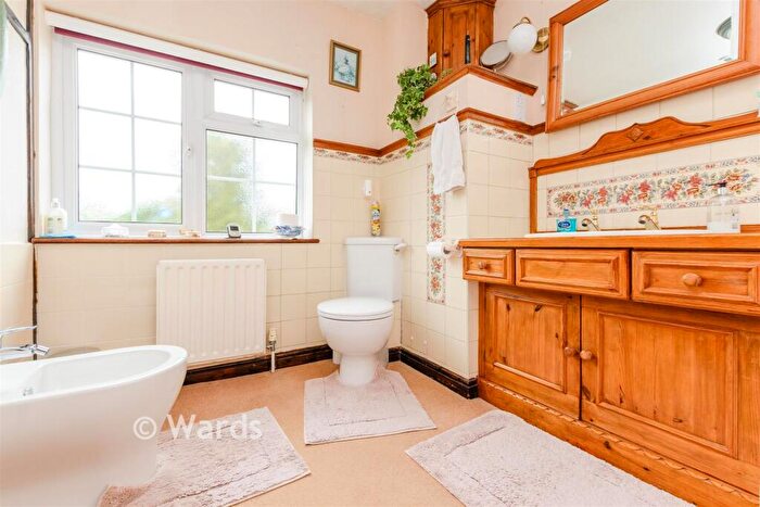 5 Bedroom Semi-Detached House For Sale In Priestwood Road, Meopham, Gravesend, Kent, DA13