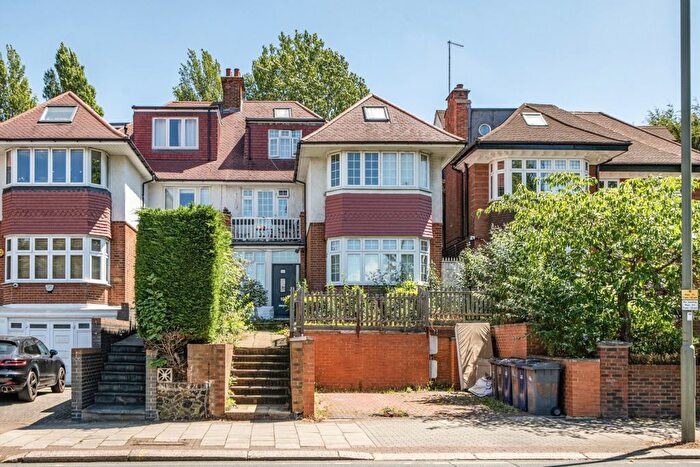 Studio To Rent In Finchley Road, London, NW11