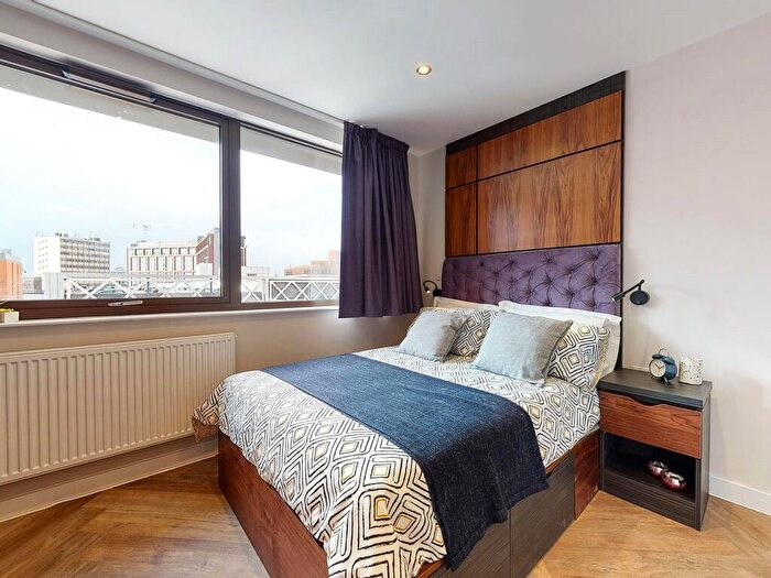 2 Bedroom Apartment To Rent In Apt, Live Oasis Belgrave Street #, LS2