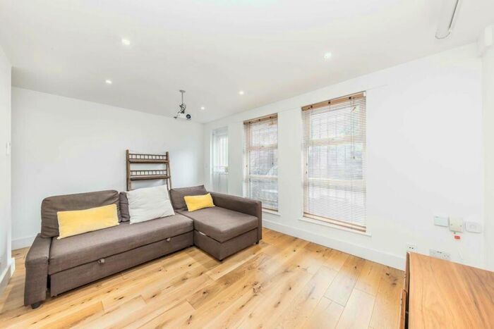 3 Bedroom Terraced House To Rent In Rochemont Walk, London Fields, E8
