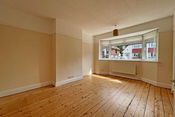 2 Bedroom Bungalow For Sale In Beaufort Way, Ewell, KT17