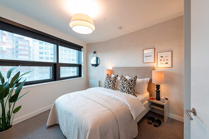 1 Bedroom Apartment To Rent In The Octagon - Great Charles Street Queensway, Birmingham, B3