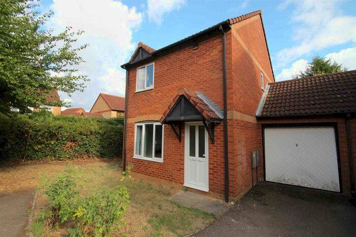 3 Bedroom Detached House To Rent In Lavender Grove, Walnut Tree, Milton Keynes, Buckinghamshire, MK7