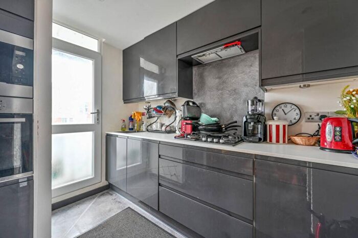 1 Bedroom Flat To Rent In Shaw Court, Clapham Junction, London, SW11