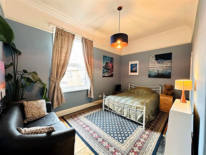 6 Bedroom Town House For Sale In Market Place, Cawood, Selby, YO8