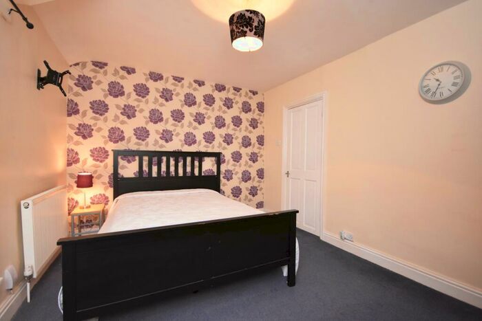 3 Bedroom House To Rent In Balaclava St, St Thomas, Swansea, SA1