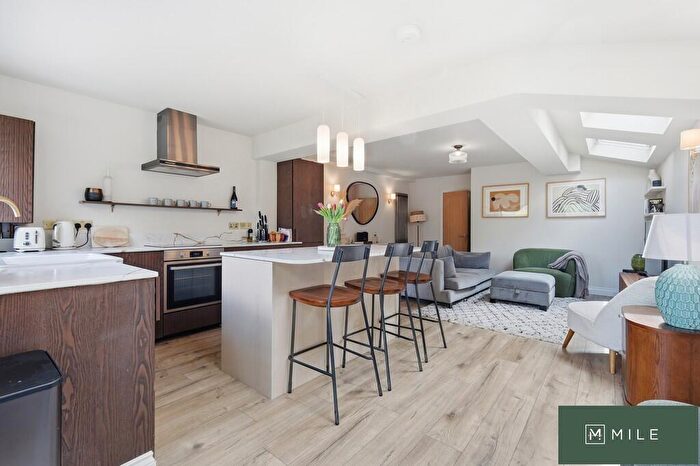 2 Bedroom Flat For Sale In Purves Road, London, NW10