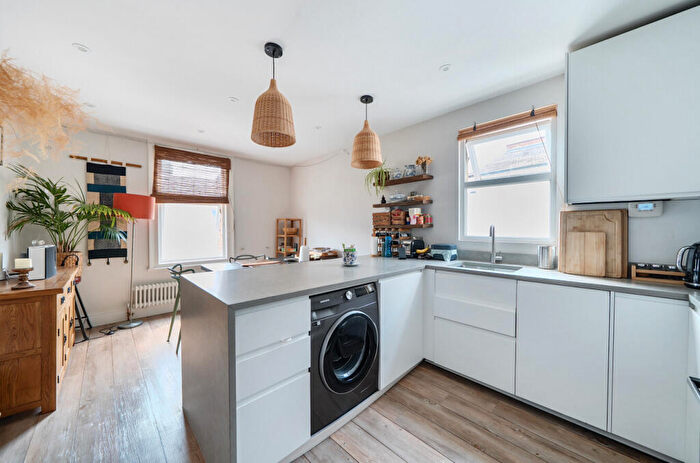 3 Bedroom Apartment For Sale In Maybury Gardens, Willesden, NW10
