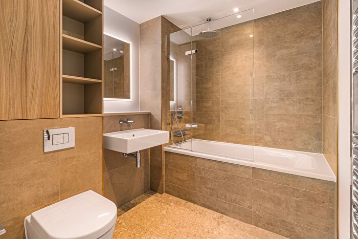 1 Bedroom Flat To Rent In Nine Elms Lane, London, SW11