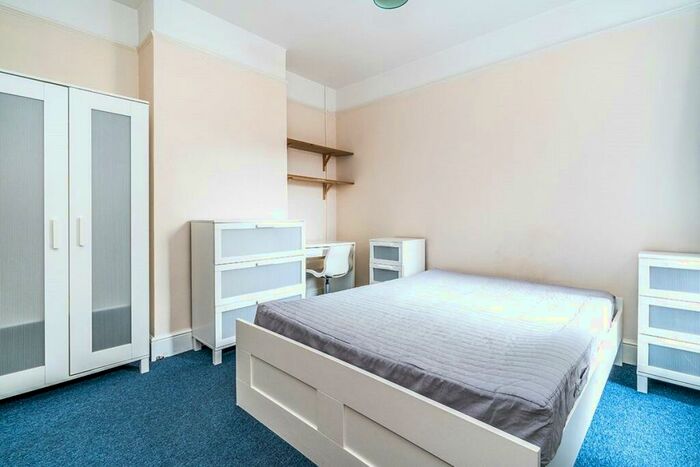 4 Bedroom Terraced House To Rent In Milton Road, Southampton, Hampshire, SO15