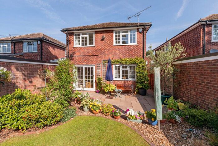 4 Bedroom Detached House For Sale In Barn Drive, Maidenhead, SL6