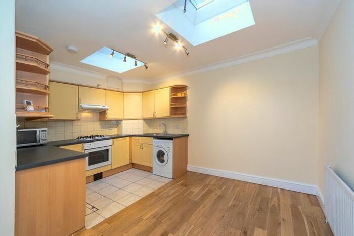 1 Bedroom Flat To Rent In St. Margarets Road, St. Margarets, Middx, TW1