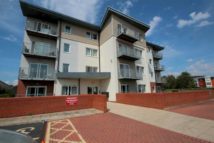 2 Bedroom Flat For Sale In Abbey Wharf, Canal Road, Selby, YO8