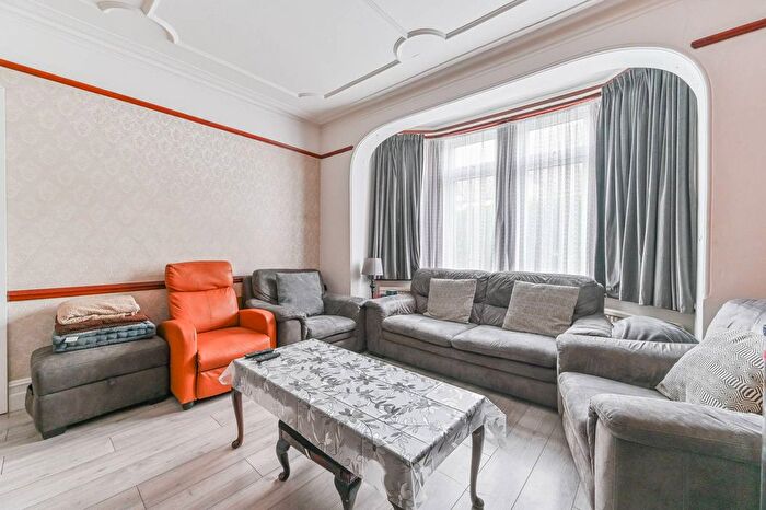 6 Bedroom Semi Detached House For Sale In Bensham Lane, Croydon, CR0