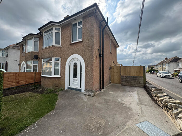 3 Bedroom House To Rent In Chichester Road, Street, BA16