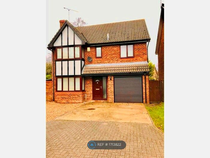 4 Bedroom Detached House To Rent In Tamworth Drive, Fleet, GU51