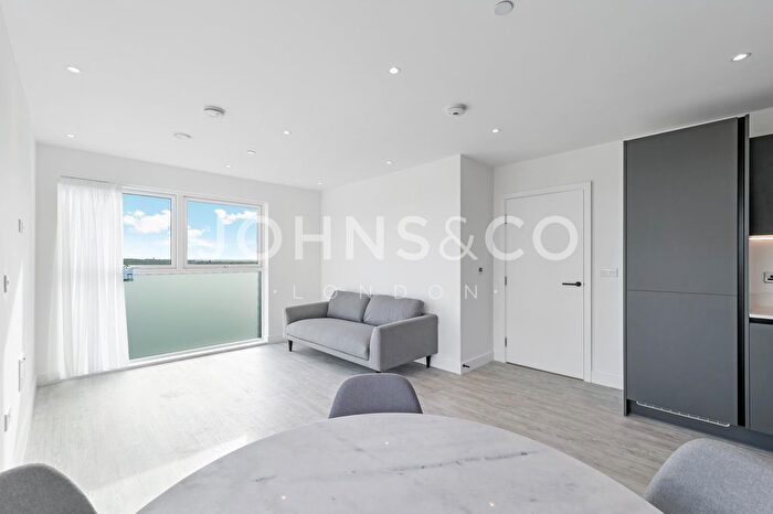 2 Bedroom Flat To Rent In Kew Bridge Rise, Kew Bridge, London, TW8