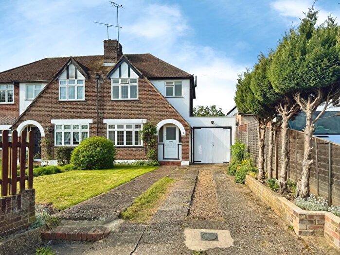 3 Bedroom Semi Detached House For Sale In Colemans Moor Lane, Woodley, Reading, RG5