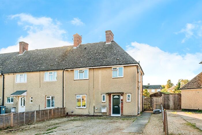 3 Bedroom End Terrace House For Sale In Fox Close, Bampton, OX18