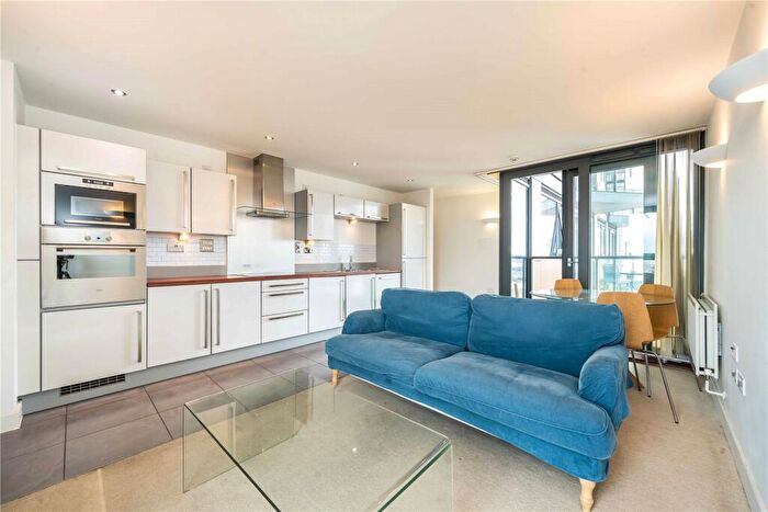 2 Bedroom Apartment To Rent In Neutron Tower, Blackwall Way, London, E14