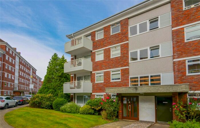 3 Bedroom Flat To Rent In York House, Courtlands, TW10