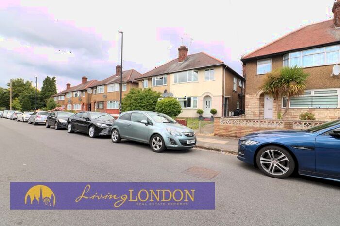 2 Bedroom Maisonette To Rent In Osborne Road, Enfield, EN3