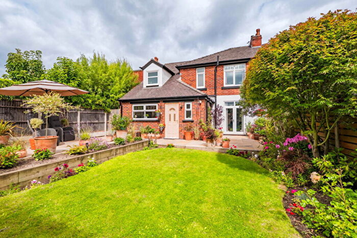 4 Bedroom Semi Detached House For Sale In Dodworth Road, Barnsley, S70