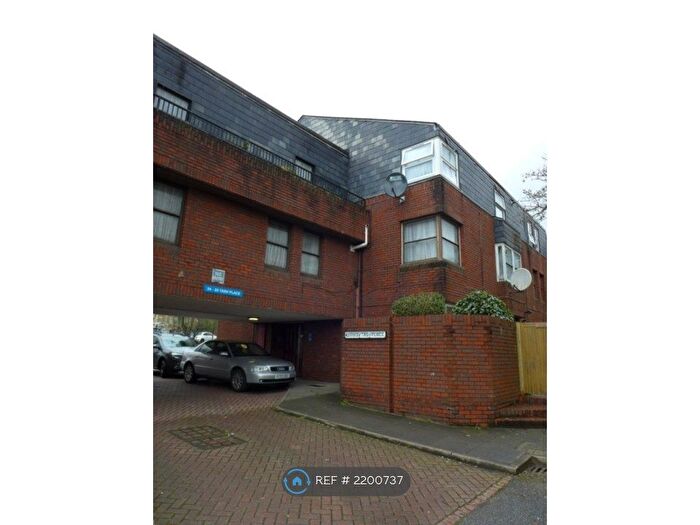 2 Bedroom Flat To Rent In Tash Place, London, N11