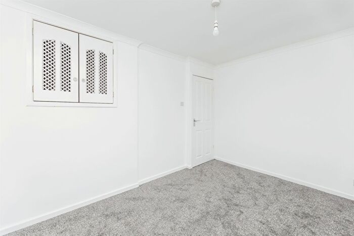 2 Bedroom Semi-Detached House For Sale In Sycamore Road, Barlby, Selby, YO8