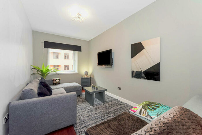 1 Bedroom Apartment To Rent In Ingram Street, Glasgow, G1