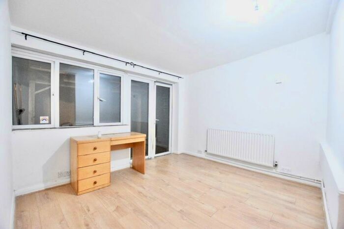 4 Bedroom Flat To Rent In Winsor Terrace, E6