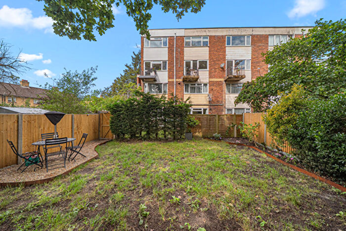 2 Bedroom Maisonette For Sale In Douglas Road, Addlestone, Surrey, KT15