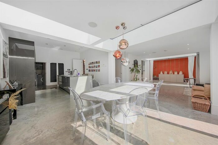 6 Bedroom Detached House To Rent In Walm Lane, London, NW2